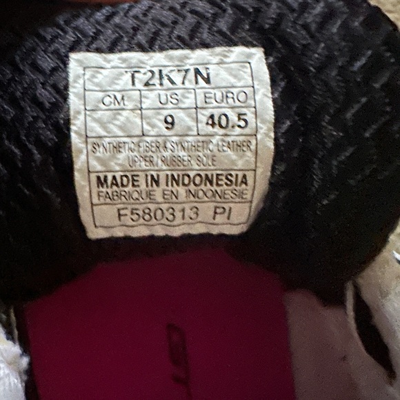 ASICS women's running/athletic shoes. - Picture 4 of 4